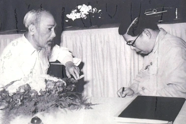 “Vua vũ khí" 11 năm ở Pháp, bỏ lương 22 lượng vàng theo Bác về nước