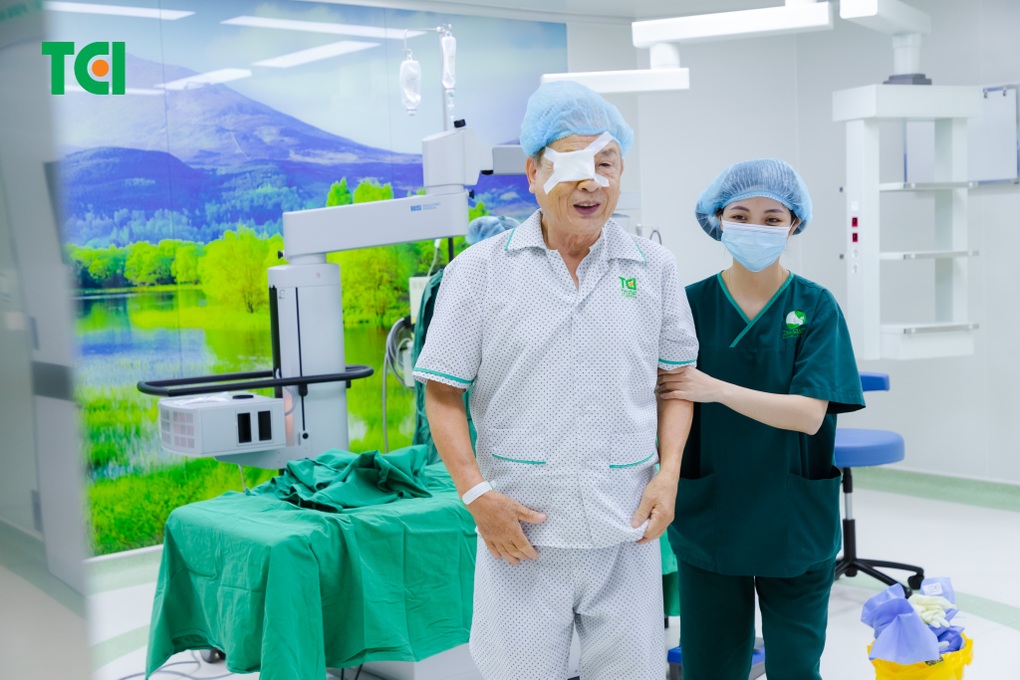 Hành trình tìm lại đôi mắt sáng, khỏe mạnh của cụ ông 77 tuổi - 3 Hành trình tìm lại đôi mắt sáng, khỏe mạnh của cụ ông 77 tuổi - 3