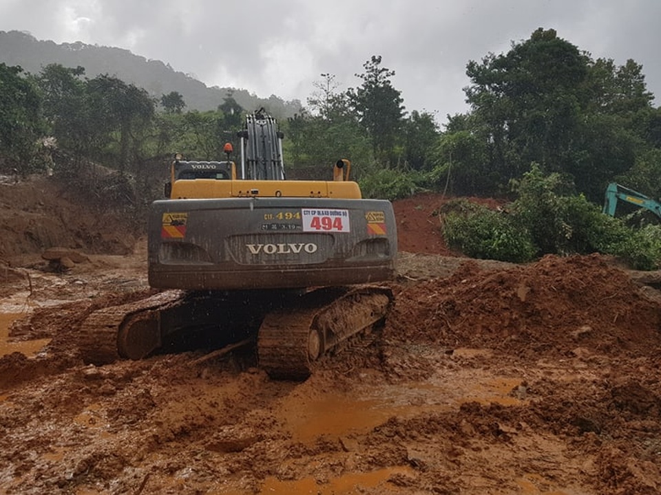 Tìm thấy 14 thi thể trong 22 chiến sĩ gặp nạn, Quảng Trị cứu hộ xuyên đêm - 7 Tìm thấy 14 thi thể trong 22 chiến sĩ gặp nạn, Quảng Trị cứu hộ xuyên đêm - 7