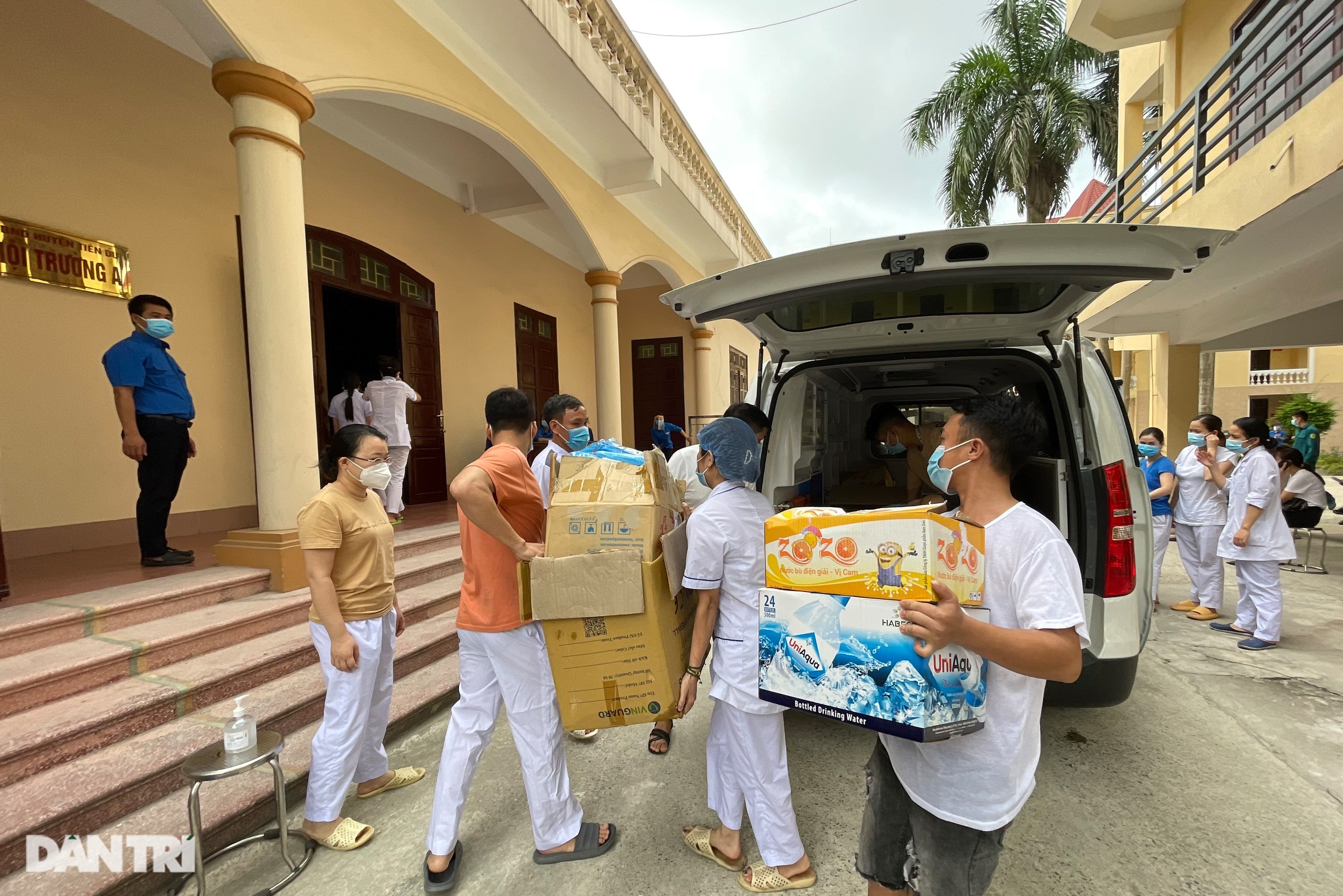 Xét nghiệm Covid-19 cho 4.000 cán bộ phục vụ công tác bầu cử ở Bắc Ninh - 4 Xét nghiệm Covid-19 cho 4.000 cán bộ phục vụ công tác bầu cử ở Bắc Ninh - 4