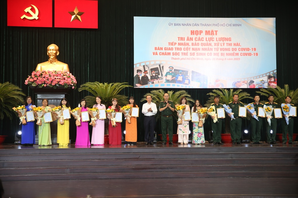 Bí thư TPHCM: Đau thương do Covid-19 đã dịu nhưng nhiều hành động còn mãi - 2 Bí thư TPHCM: Đau thương do Covid-19 đã dịu nhưng nhiều hành động còn mãi - 2