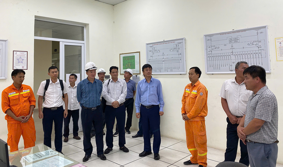 EVNNPT tập trung cao độ, chủ động ứng phó với bão Wipha - 7 EVNNPT tập trung cao độ, chủ động ứng phó với bão Wipha - 7