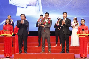 Vinh danh top 10 doanh nhân trẻ khởi nghiệp xuất sắc 2018