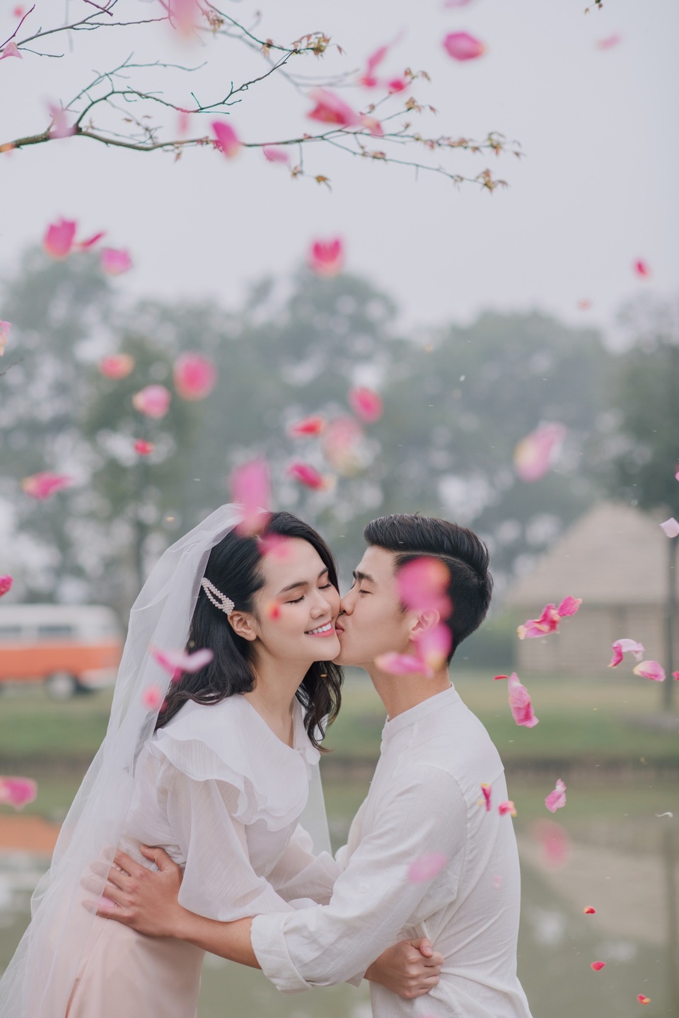 Cầu thủ Duy Mạnh và vị hôn thê tung ảnh cưới lãng mạn sát thềm hôn lễ - 3 Cầu thủ Duy Mạnh và vị hôn thê tung ảnh cưới lãng mạn sát thềm hôn lễ - 3