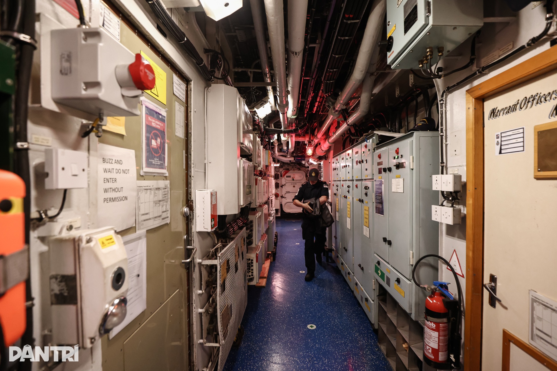 Dàn vũ khí tối tân của tàu Hải quân Hoàng gia Anh vừa cập bến Nhà Rồng - 12