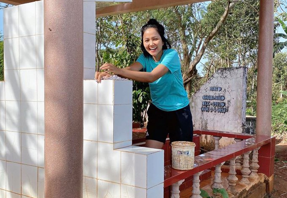 Hoa hậu H’Hen Niê tiết lộ tin vui đầu năm mới - 9 Hoa hậu H’Hen Niê tiết lộ tin vui đầu năm mới - 9