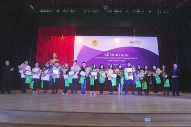 Trao giải thưởng cuộc thi Olympic Tiếng Anh THPT thành phố Hà Nội