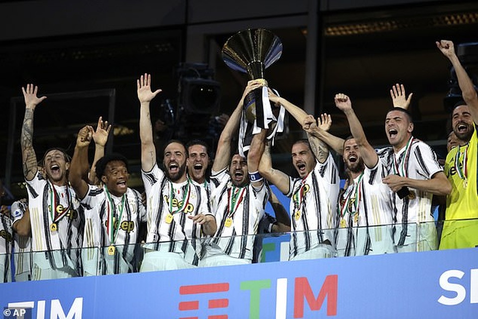 Juventus thua AS Roma, Inter giành ngôi á quân ở ngày hạ màn Serie A - 4 Juventus thua AS Roma, Inter giành ngôi á quân ở ngày hạ màn Serie A - 4