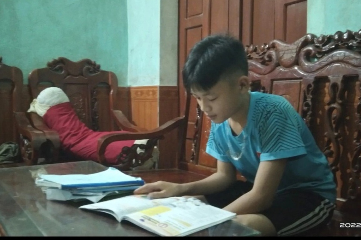Nam sinh lớp 8 nhảy xuống nước, hô hấp nhân tạo cứu sống 2 em nhỏ - 1 Nam sinh lớp 8 nhảy xuống nước, hô hấp nhân tạo cứu sống 2 em nhỏ - 1