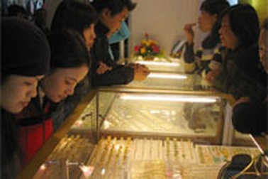 Giá vàng đột ngột giảm mạnh