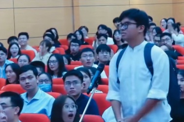 Hồ sơ "10 điểm" của bác sĩ bỏ chương trình nội trú Y Hà Nội