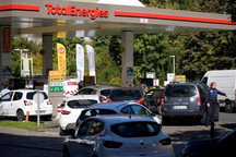 Hơn 1/4 trạm xăng ở Pháp không còn nhiên liệu để bán