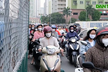 Cận cảnh 9 "lô cốt" nằm bất động trên tuyến đường dài 1,2km tại Hà Nội