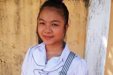 1 thí sinh được 27 người “chăm sóc"