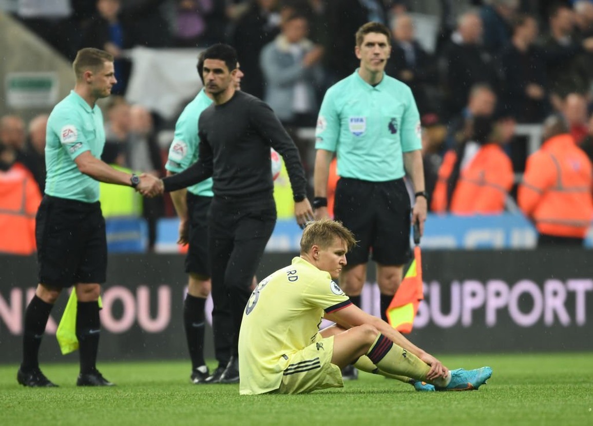 Thua đau Newcastle, Arsenal mất hy vọng dự Champions League - 2 Thua đau Newcastle, Arsenal mất hy vọng dự Champions League - 2