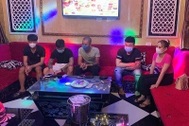 Phát hiện hàng chục đối tượng "bay lắc" trong quán karaoke