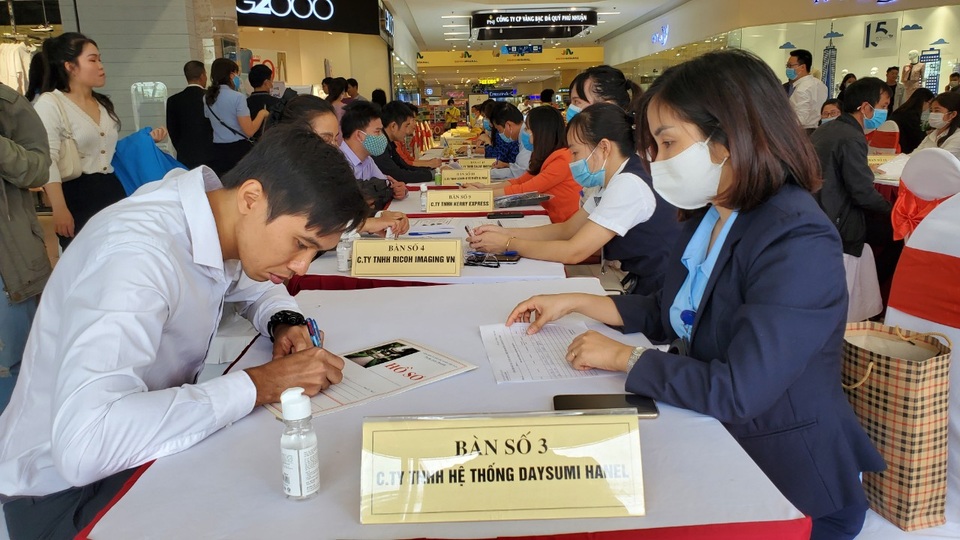 Sáng 7/11, hơn 2.300 vị trí tuyển dụng tại Phiên GDVL quận Long Biên - 3