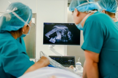 Bộ trưởng Bộ Y tế gửi thư khen ê-kíp can thiệp tim bào thai