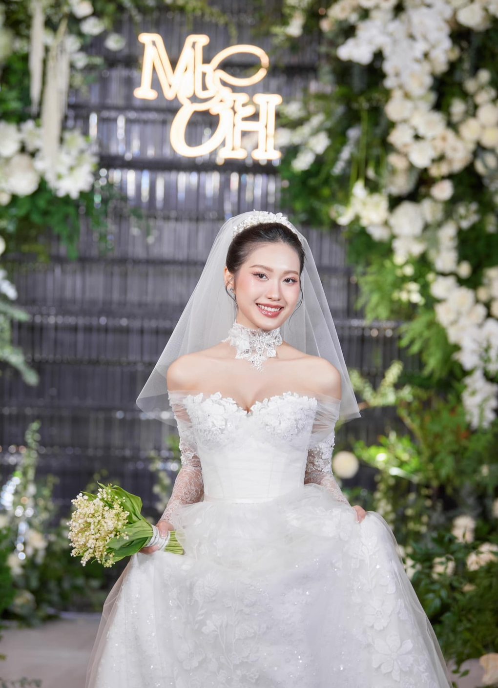 Doãn Hải My mặc 4 chiếc váy cưới khoe dáng gợi cảm tại Hà Nội - 8