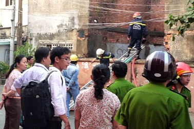 Cháy nổ trong căn nhà bỏ hoang giữa Sài Gòn