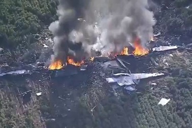 Máy bay quân sự Mỹ phát nổ trên không, ít nhất 16 người chết