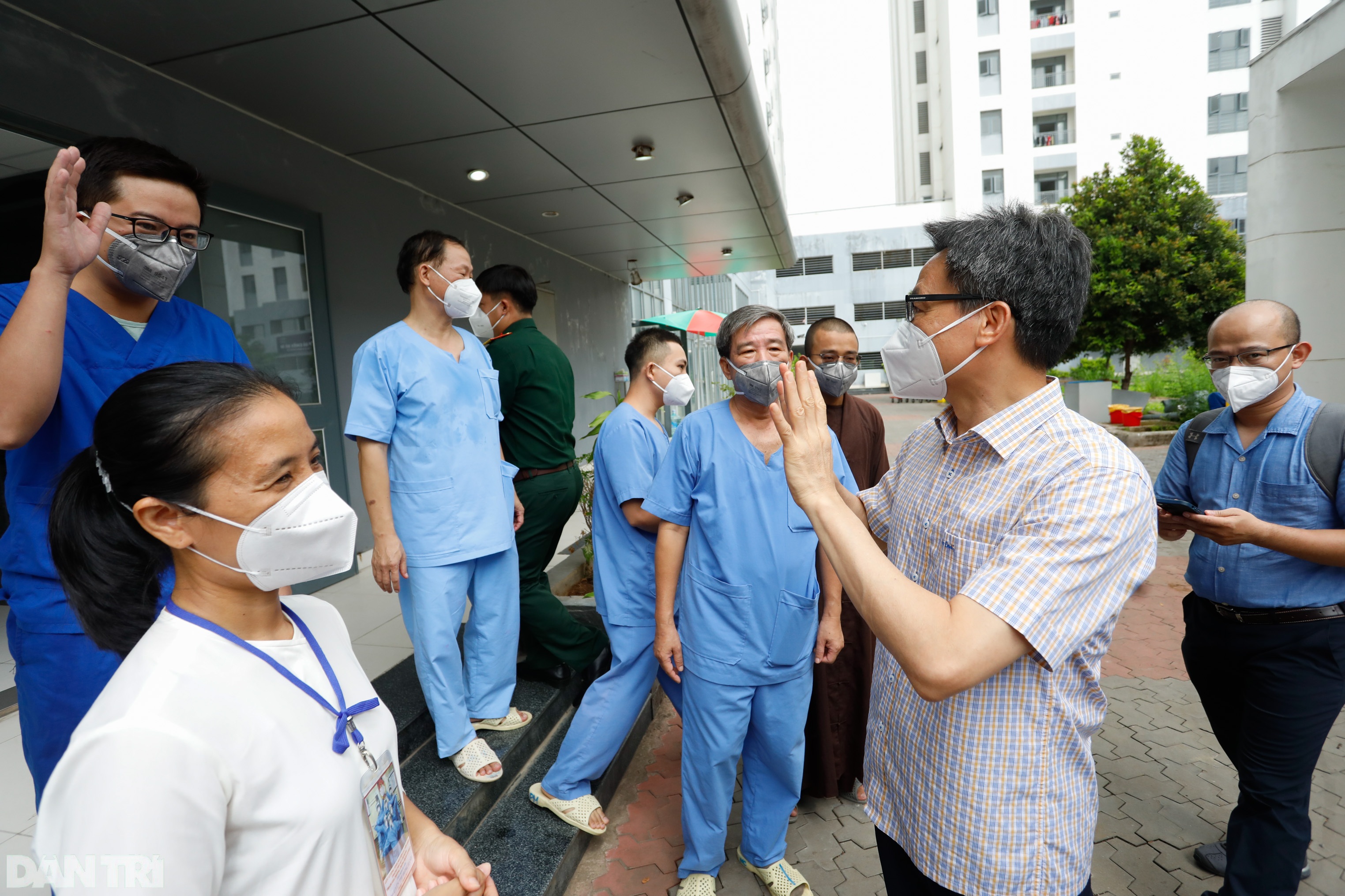 Phó Thủ tướng Vũ Đức Đam thăm nữ tu, tăng ni chăm sóc bệnh nhân Covid-19 - 7 Phó Thủ tướng Vũ Đức Đam thăm nữ tu, tăng ni chăm sóc bệnh nhân Covid-19 - 7