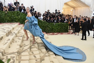 Mỹ nhân phim Troy mang thai con đầu lòng ở tuổi 42