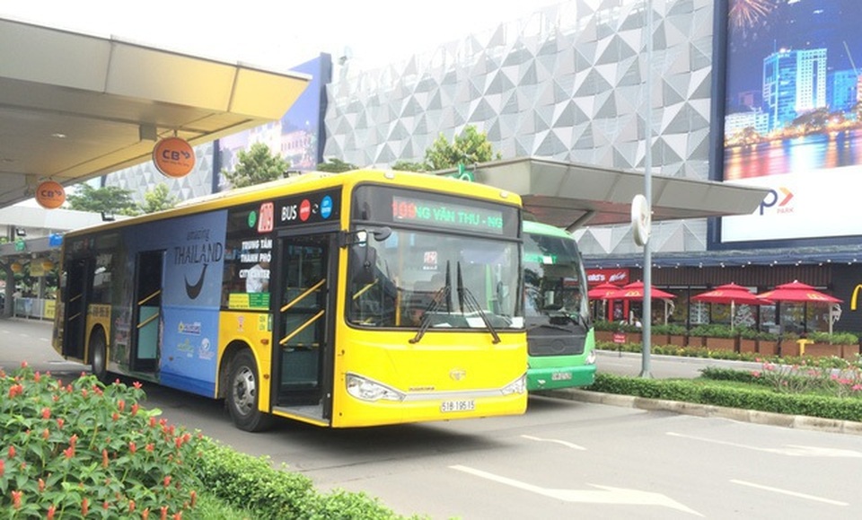 UBND TPHCM bác đề xuất tạm ngưng quảng cáo trên xe buýt - 1 UBND TPHCM bác đề xuất tạm ngưng quảng cáo trên xe buýt - 1
