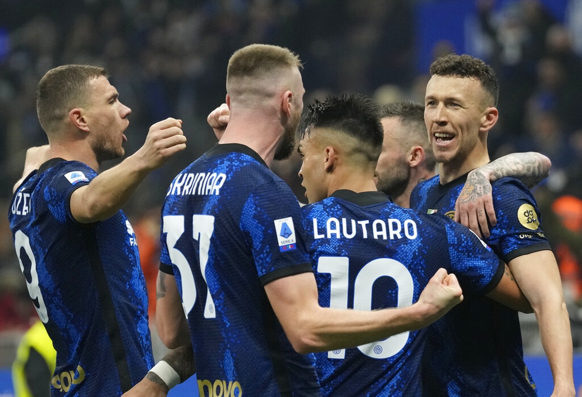 Giroud tỏa sáng khó tin, AC Milan ngược dòng nghẹt thở hạ Inter - 1 Giroud tỏa sáng khó tin, AC Milan ngược dòng nghẹt thở hạ Inter - 1