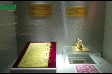 Sách bằng vàng của Triều Nguyễn lần đầu tiên được trưng bày