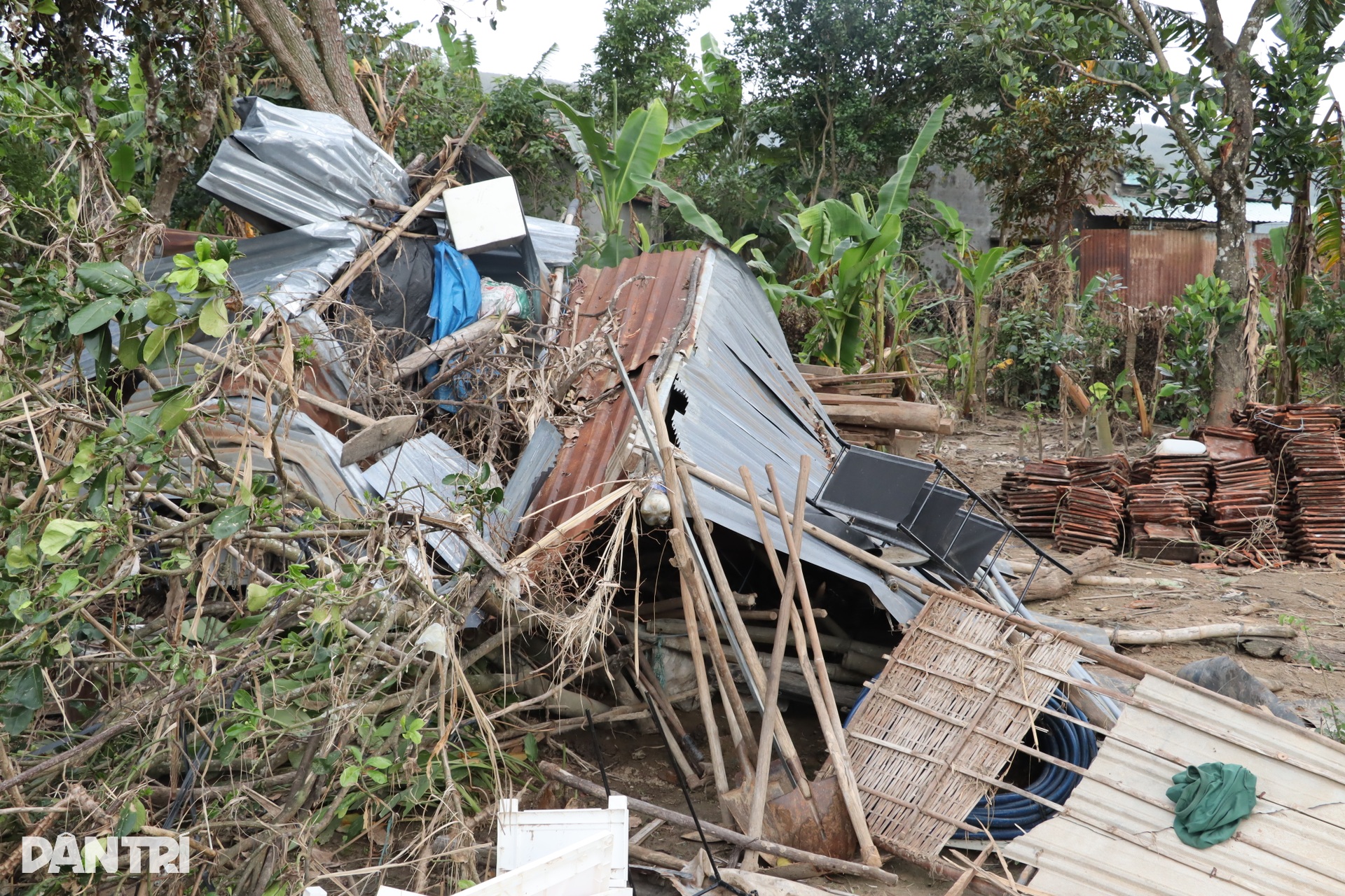 Xóm nằm dưới cửa xả Thủy điện Sông Ba Hạ xơ xác sau lũ dữ - 3 Xóm nằm dưới cửa xả Thủy điện Sông Ba Hạ xơ xác sau lũ dữ - 3