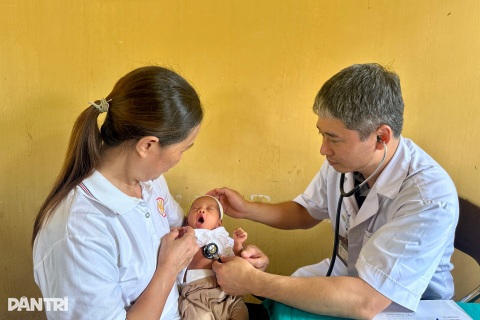 Thời tiết thất thường, gần một nửa bệnh nhi nhập viện vì bệnh hô hấp