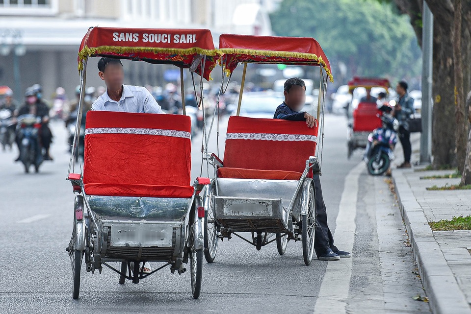Du lịch đóng băng, xe ôm phố cổ nhớ thời hoàng kim ngày kiếm tiền triệu - 3 Du lịch đóng băng, xe ôm phố cổ nhớ thời hoàng kim ngày kiếm tiền triệu - 3