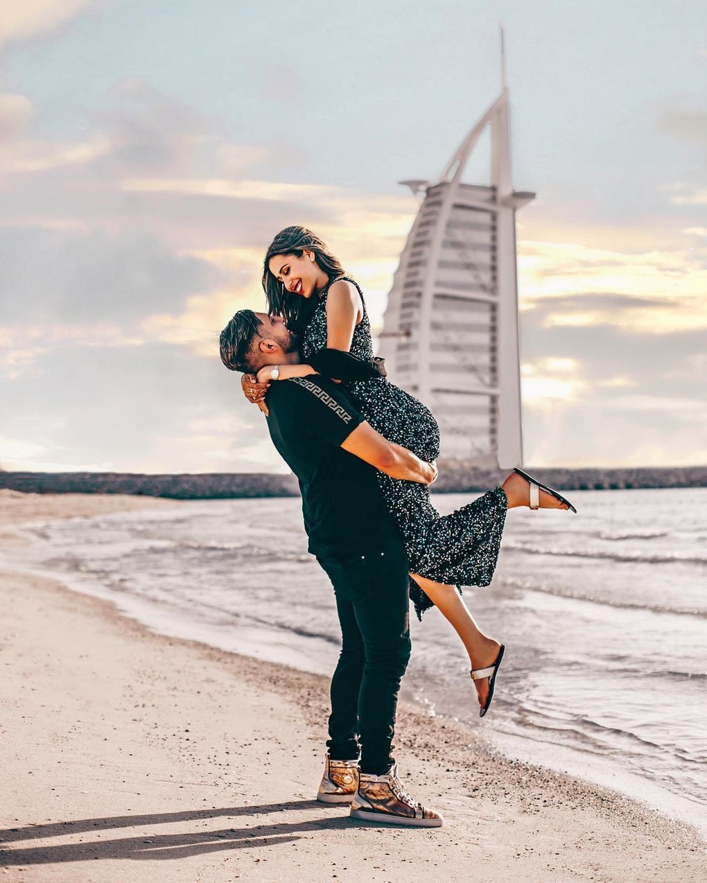 Cuộc sống của vợ triệu phú Dubai: Một ngày tiêu gần 10.000 USD - 4 Cuộc sống của vợ triệu phú Dubai: Một ngày tiêu gần 10.000 USD - 4