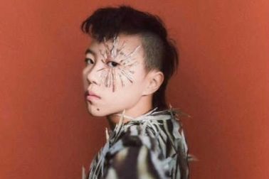 Con gái Vương Phi: Sở hữu gu thời trang nổi loạn, hẹn hò đồng giới