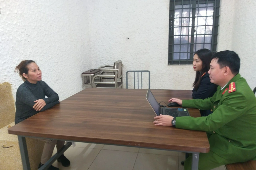 Bắt quả tang 3 đôi nam nữ đang mua bán dâm - 1 Bắt quả tang 3 đôi nam nữ đang mua bán dâm - 1