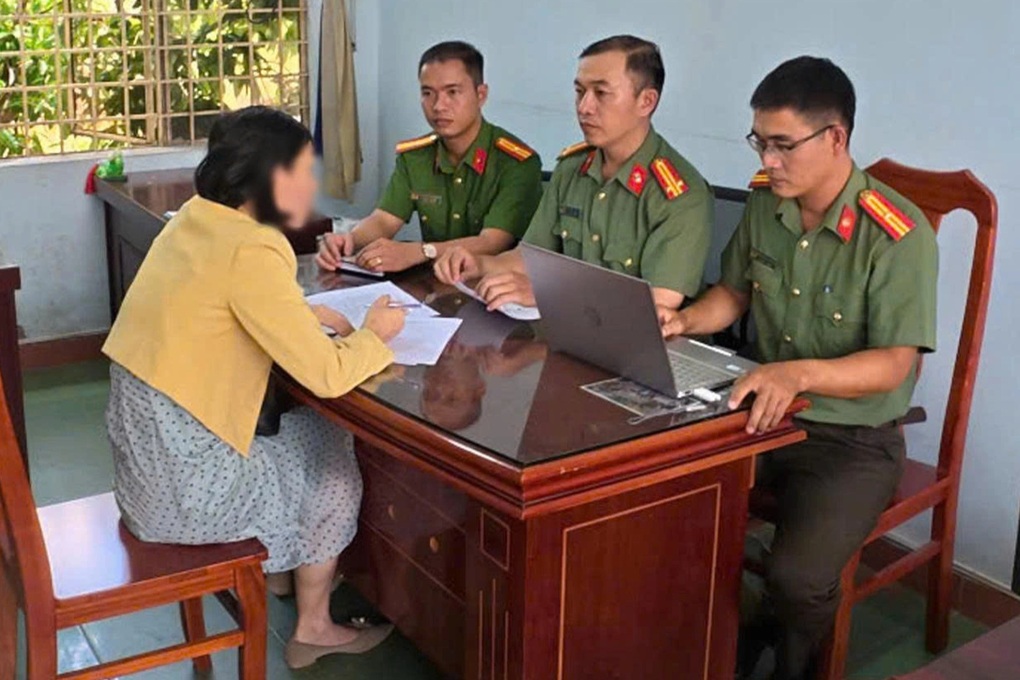 Mời làm việc một phụ nữ đăng tin sai sự thật về bảo hiểm xã hội - 1 Mời làm việc một phụ nữ đăng tin sai sự thật về bảo hiểm xã hội - 1