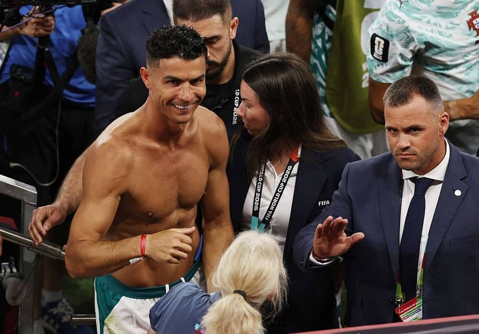 C.Ronaldo phá vỡ lời nguyền ở World Cup: Khát khao xé toạc bầu trời - 4