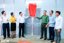 Người nghèo ở biên giới nhận những căn nhà đầu tiên hỗ trợ 2.400 hộ khó
