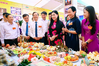 Người dân hiến 5.500m2 đất, gần 1 tỷ đồng làm Làng văn hóa kiểu mẫu