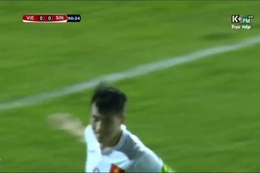 Công Vinh mở tỷ số 1-0 cho Việt Nam trước Singapore