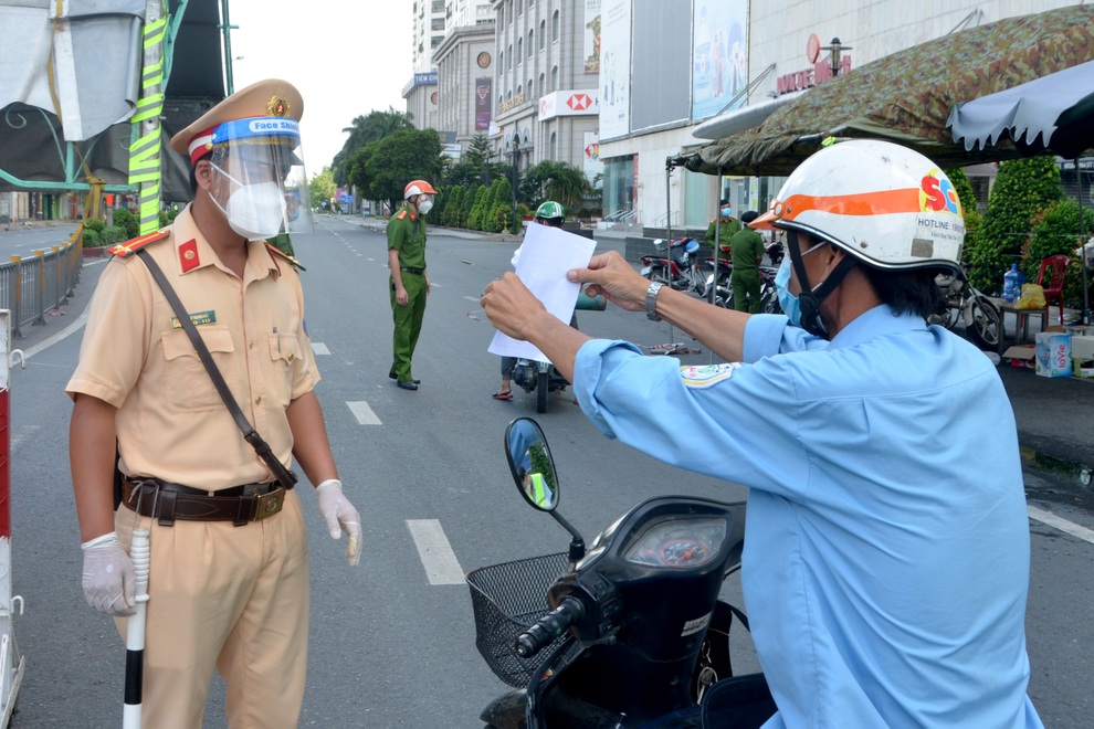 TPHCM thay đổi mẫu giấy đi đường từ 0h ngày 25/8 - 2 TPHCM thay đổi mẫu giấy đi đường từ 0h ngày 25/8 - 2