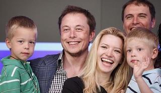 Cuộc đời khác biệt của con gái chuyển giới của tỷ phú Elon Musk - 4