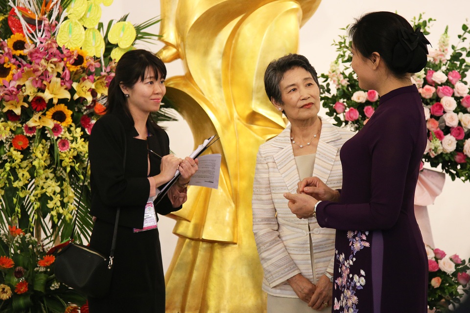 Phu nhân Thủ tướng Nhật Bản thăm Bảo tàng Phụ nữ Việt Nam - 4 Phu nhân Thủ tướng Nhật Bản thăm Bảo tàng Phụ nữ Việt Nam - 4