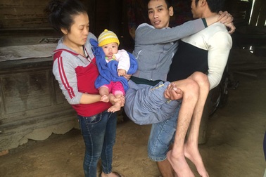 Vợ trẻ mơ có 45 triệu đồng để cứu chồng, nuôi con thơ khát sữa