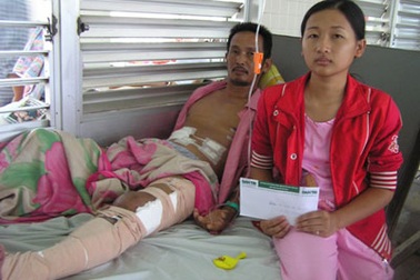 Quà bạn đọc đến tay “cô thí sinh nghèo có bố bị tai nạn”