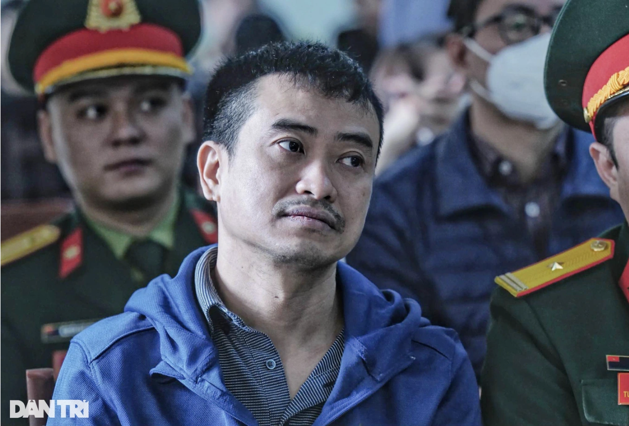 Diário do Julgamento do Viet A: O argumento do chefe do Viet A e o tapa do promotor - 1 Nhật ký xét xử Việt Á: Lý lẽ của ông chủ Việt Á và cái tát của VKS - 1