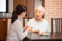 Sự thật sau cái cớ đang nằm viện chờ mổ, xin con 50 triệu đồng của mẹ chồng