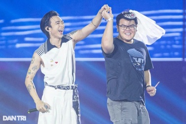 "Anh tài" Hồng Sơn đạp xe trên sân khấu, SOOBIN nhảy cùng fan nam gây sốt