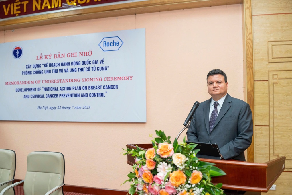 Cục Bà mẹ và Trẻ em cùng Roche ký hợp tác phòng chống ung thư vú, cổ tử cung - 4 Cục Bà mẹ và Trẻ em cùng Roche ký hợp tác phòng chống ung thư vú, cổ tử cung - 4